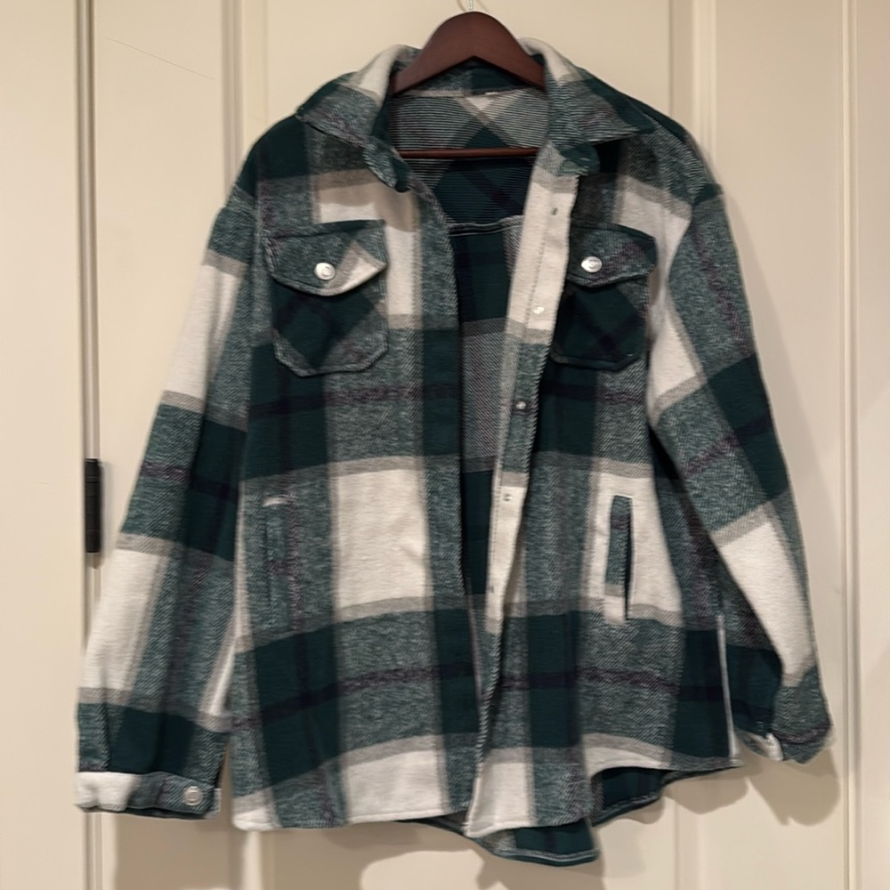 Thick flannel green shirt jacket with pockets